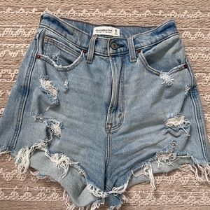 ABERCROMBIE CURVE LOVE ULTRA HIGH RISE MOM SHORTS